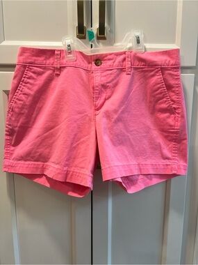 Women’s Pink Old Navy Shorts Size 6. Side & back Pockets.   Button front.  B7